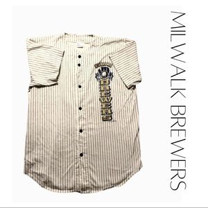 Vintage Milwaukee Brewers baseball jersey. Size XL.
